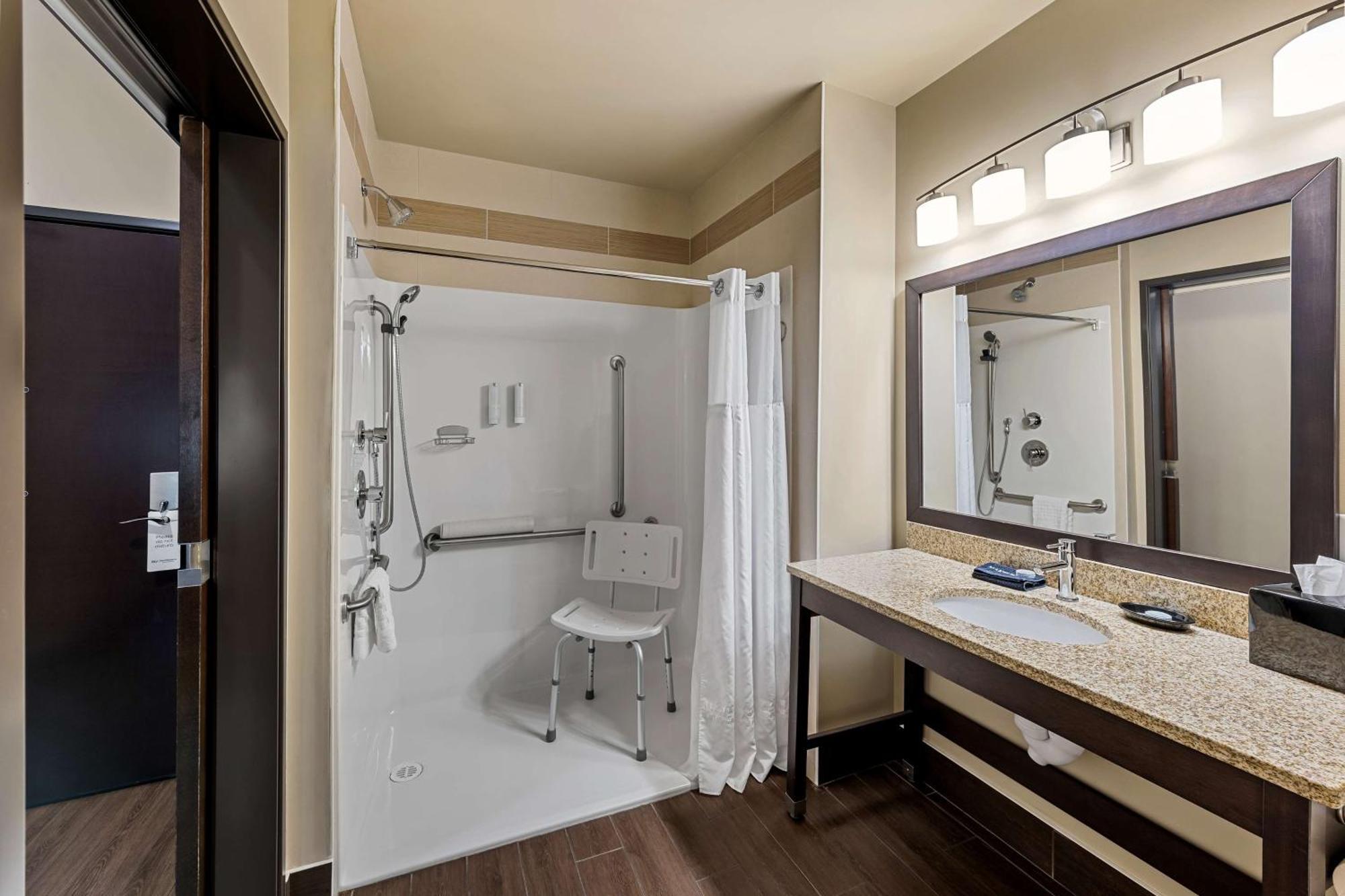 Best Western Plus Lacombe Inn And Suites Esterno foto
